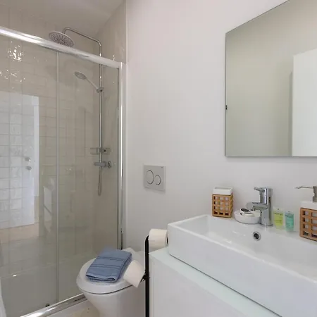 Stylish City Center Apartment With Balcony And Air Conditioning Appartement Oporto